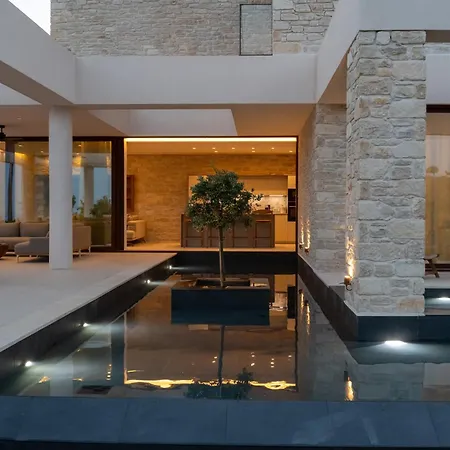 Seanatra Luxury Ferma